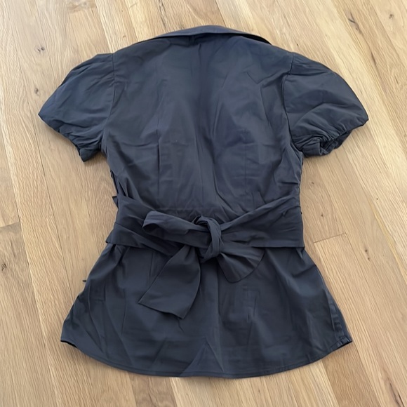 Flattering BCBG work elegant blouse. - Picture 6 of 7